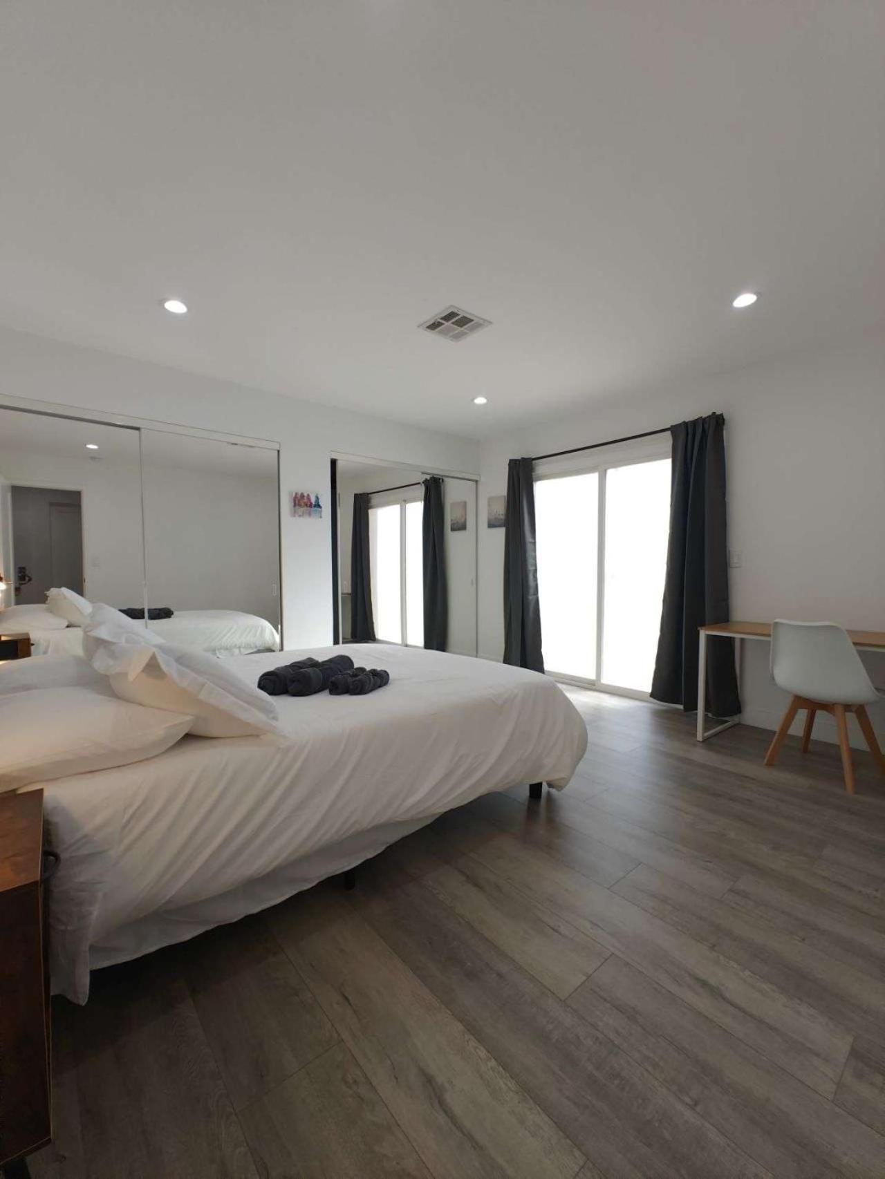 The Strip Is Just Around The Corner! Newly Renovated Luxury Modern Minimalist Villa With Large Pool! ลาสเวกัส ภายนอก รูปภาพ